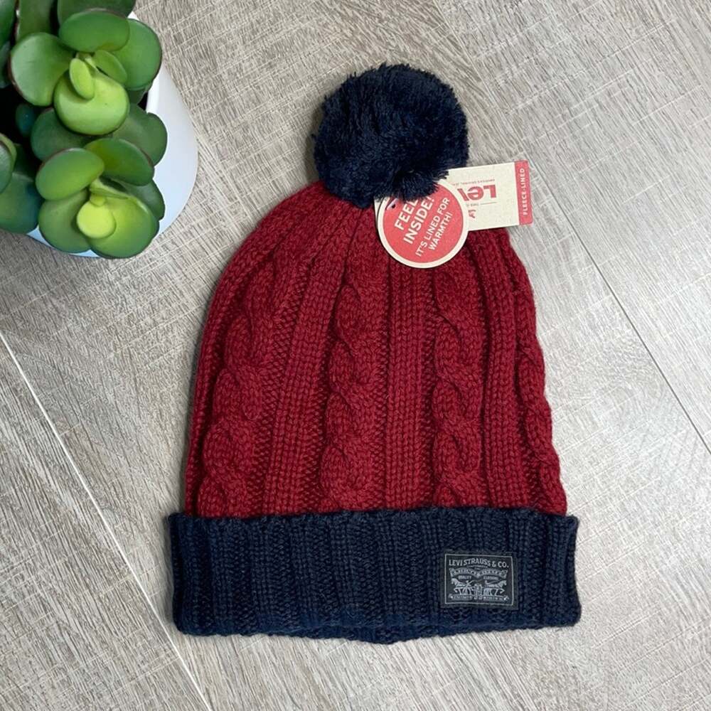 NWT LEVI’S Unisex Fleece Lined Red Navy Beanie